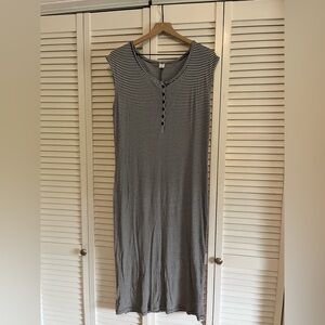 Old Navy Black and White Striped Dress